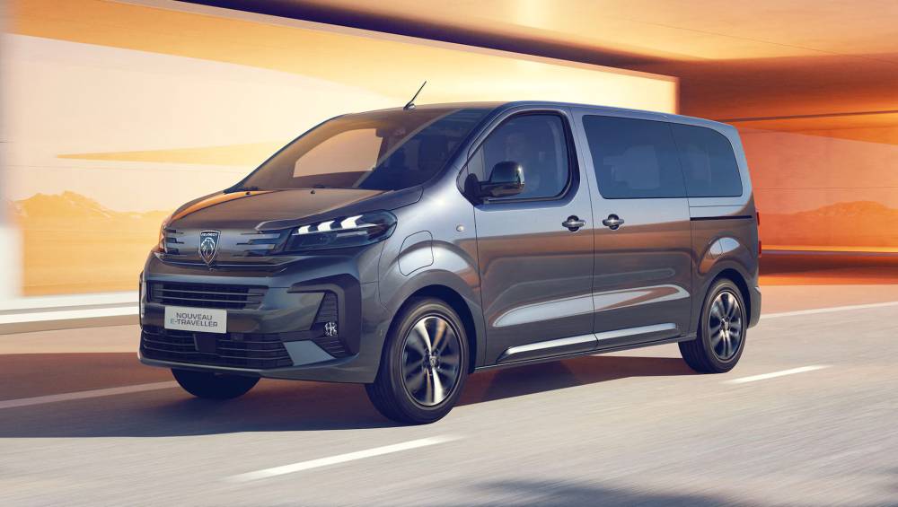 Minibus près de Chartres-la-Forêt